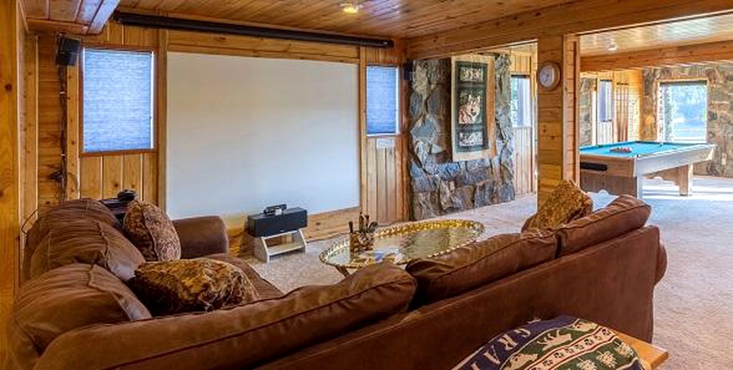 Family Vacation Rental at a Wolf Sanctuary in the Absaroka Mountains, Montana