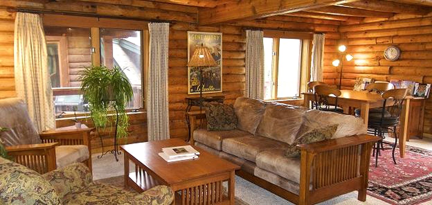 Family Vacation Rental at a Wolf Sanctuary in the Absaroka Mountains, Montana