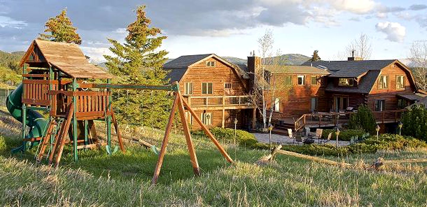 Romantic Getaway with Shared Finnish Sauna near Bridger Canyon, Montana