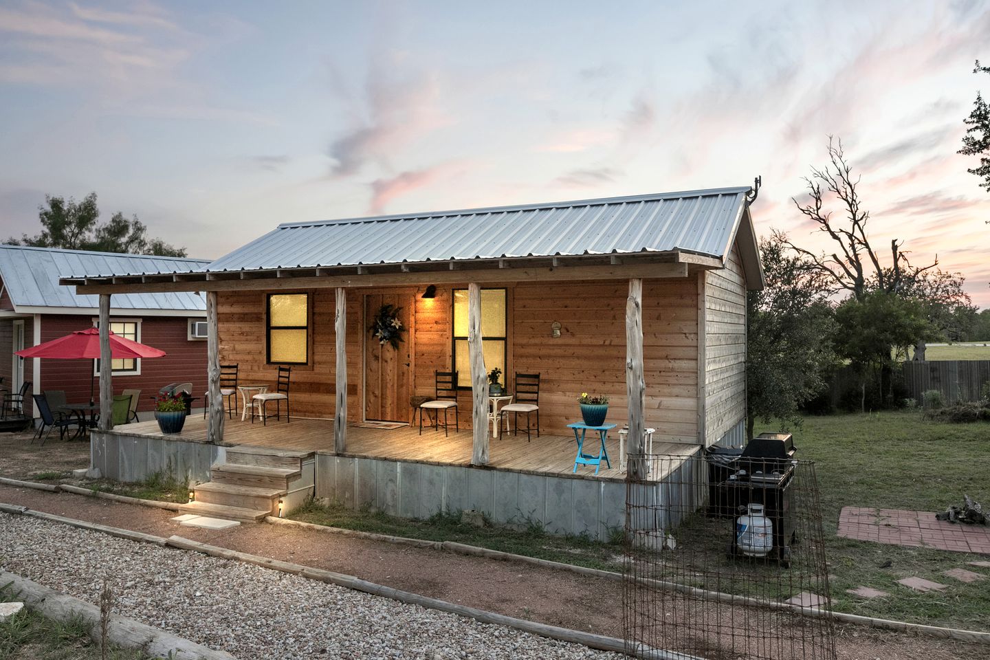 HR Cabin 2 The Blue Sky Cabin (dog friendly), Cabins, Fredericksburg