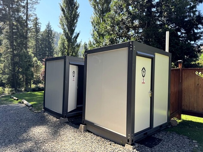 Large Luxury Tent, Oregon Weekend Getaway from San Francisco | Safari Tents (Idleyld Park, Oregon, United States of America)