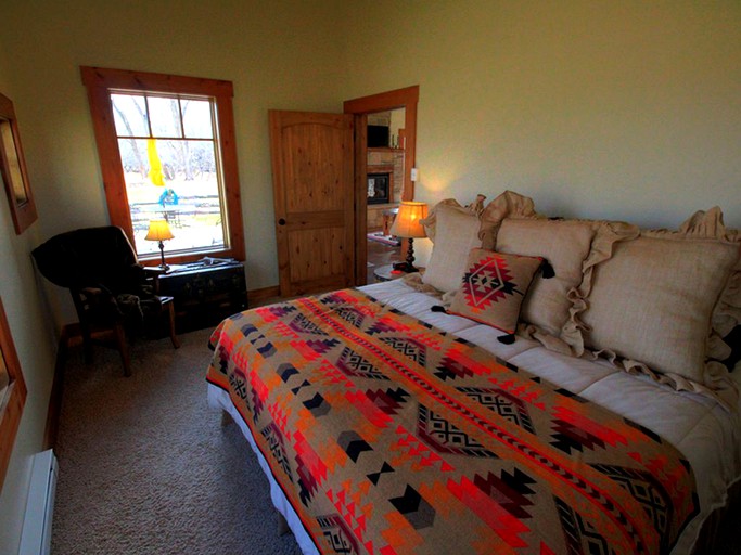 Cabins (Glen, Montana, United States)