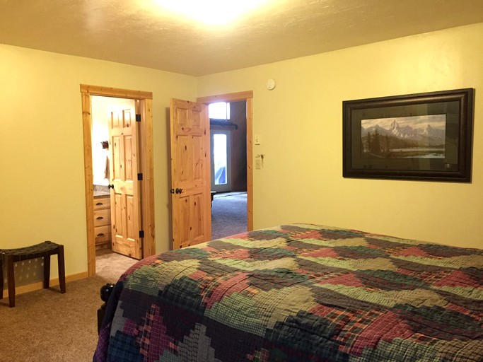 Enchanted Island Park Huckleberry Retreat, Cabins, Island Park