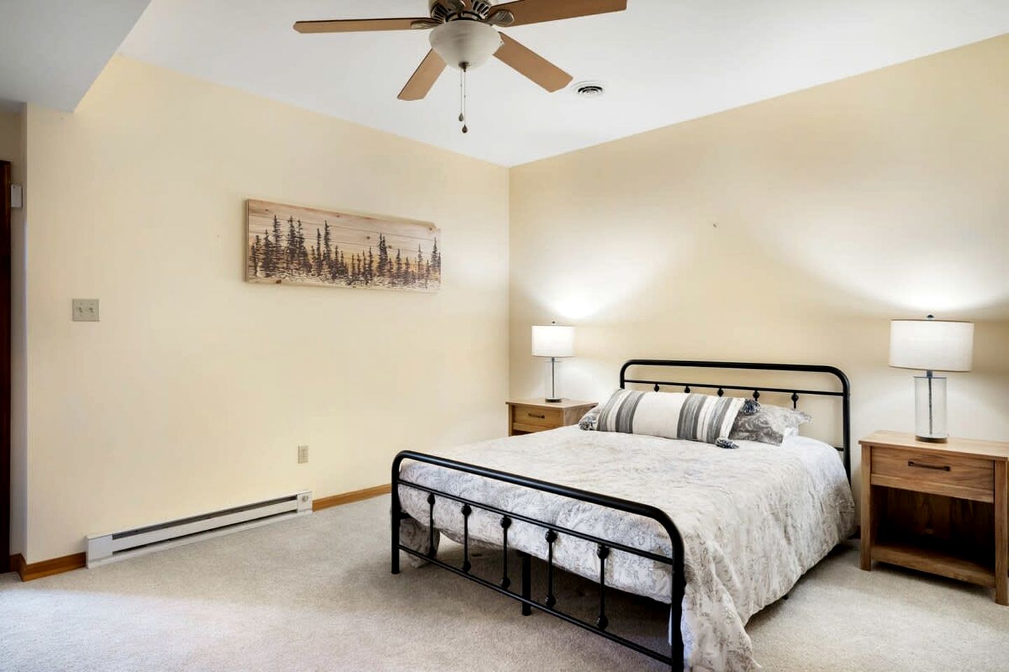 Huge Modern Cabin Perfect for Your Group with Hot Tub, Fire Pit, Covered Porch, Community Amenities and More Ready for You in Berkely Springs, WV