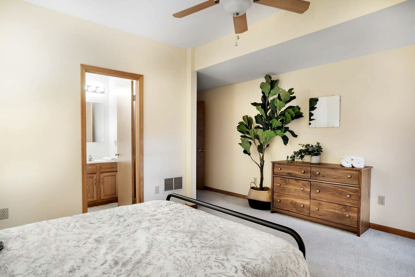 Huge Modern Cabin Perfect for Your Group with Hot Tub, Fire Pit, Covered Porch, Community Amenities and More Ready for You in Berkely Springs, WV