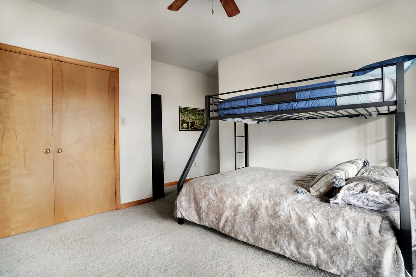 Huge Modern Cabin Perfect for Your Group with Hot Tub, Fire Pit, Covered Porch, Community Amenities and More Ready for You in Berkely Springs, WV
