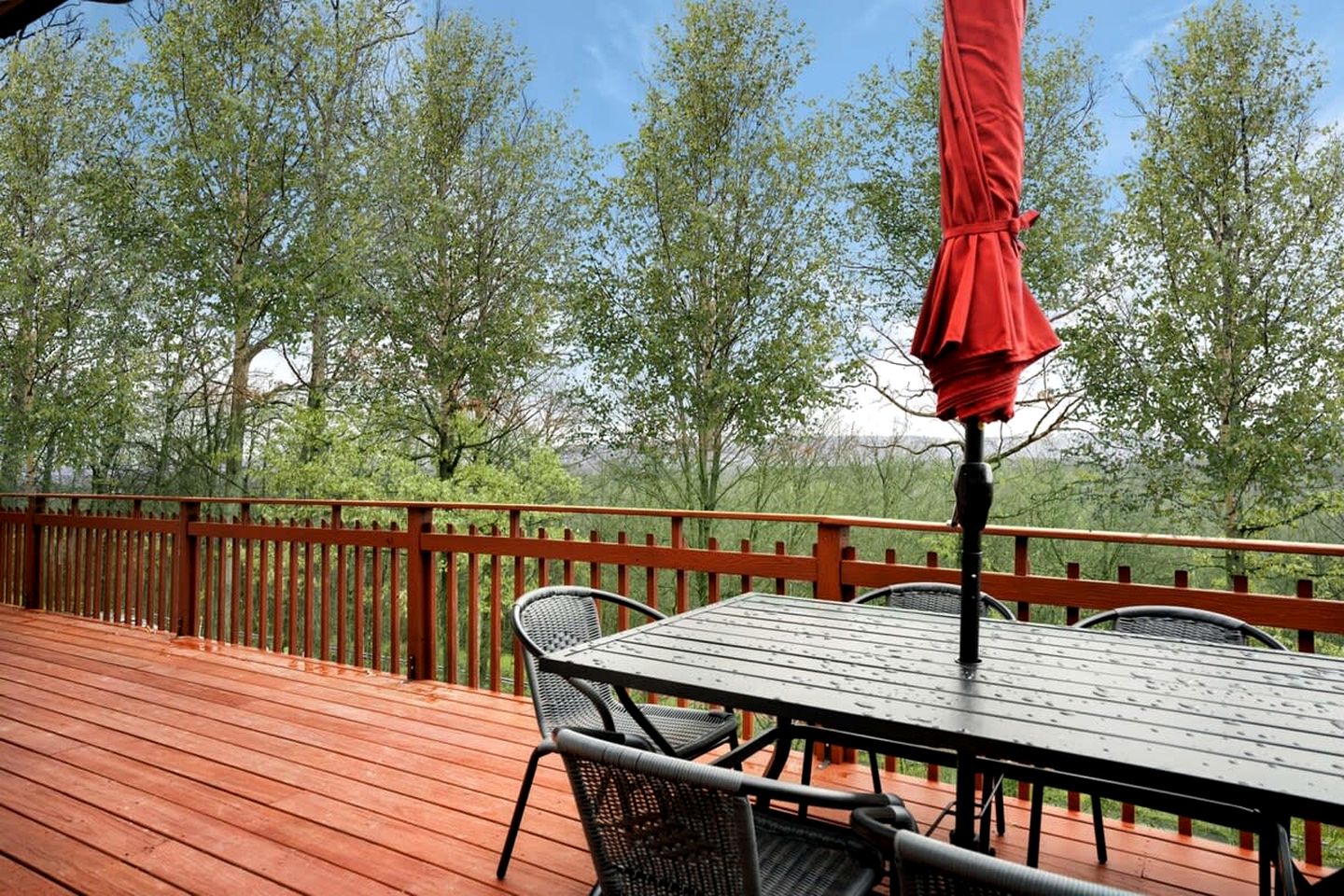 Huge Modern Cabin Perfect for Your Group with Hot Tub, Fire Pit, Covered Porch, Community Amenities and More Ready for You in Berkely Springs, WV