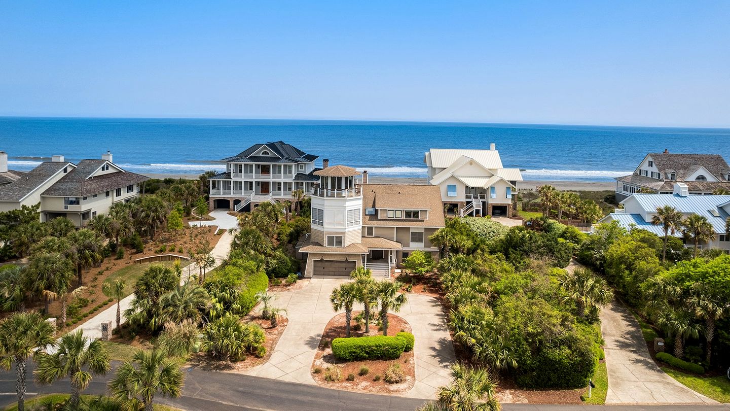 Expansive Beach House in Gated Community with Ocean Views in Georgetown, South Carolina