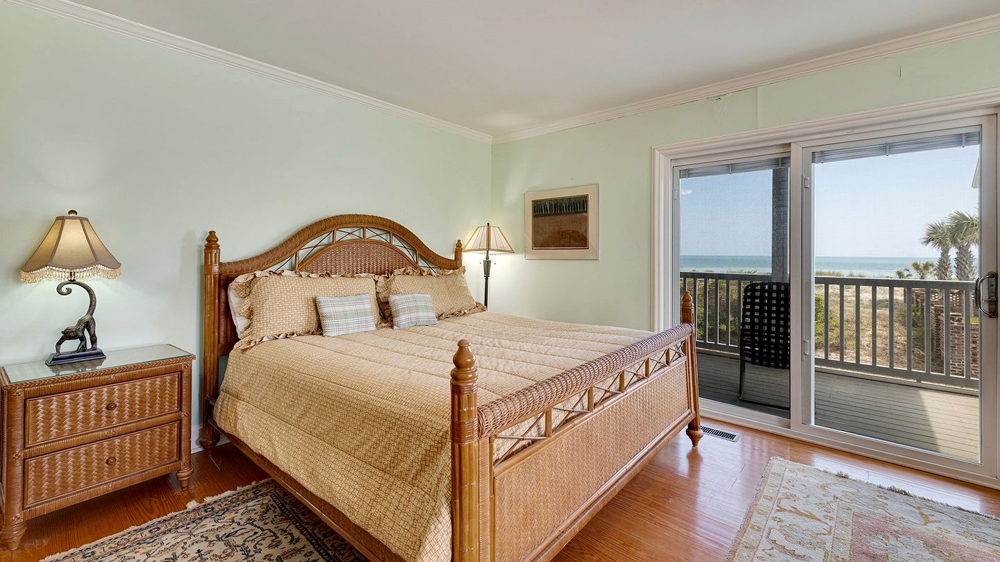 Expansive Beach House in Gated Community with Ocean Views in Georgetown, South Carolina