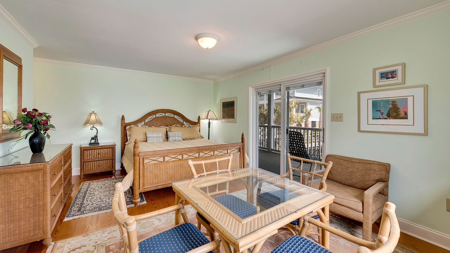 Expansive Beach House in Gated Community with Ocean Views in Georgetown, South Carolina