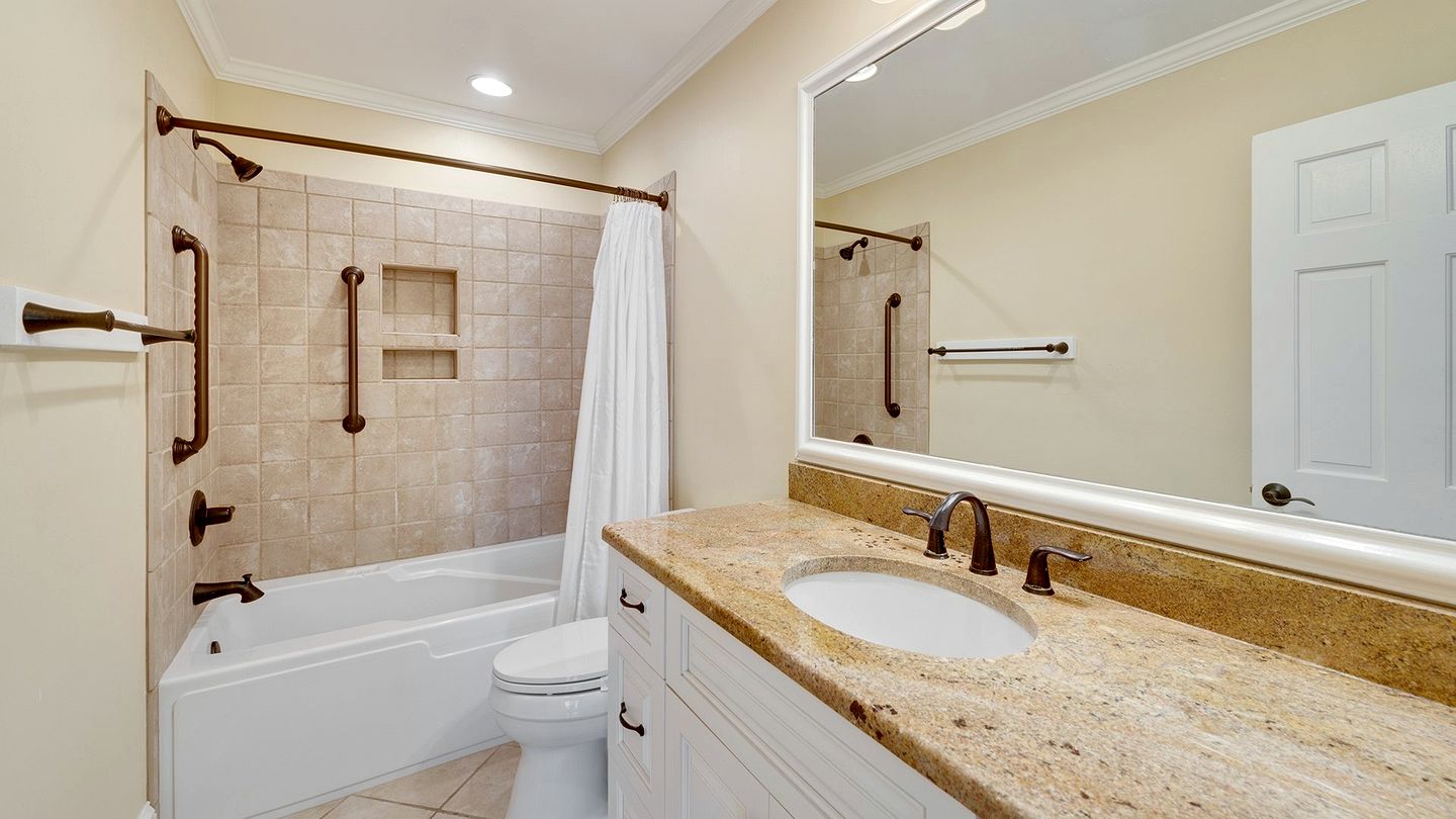 Expansive Beach House in Gated Community with Ocean Views in Georgetown, South Carolina