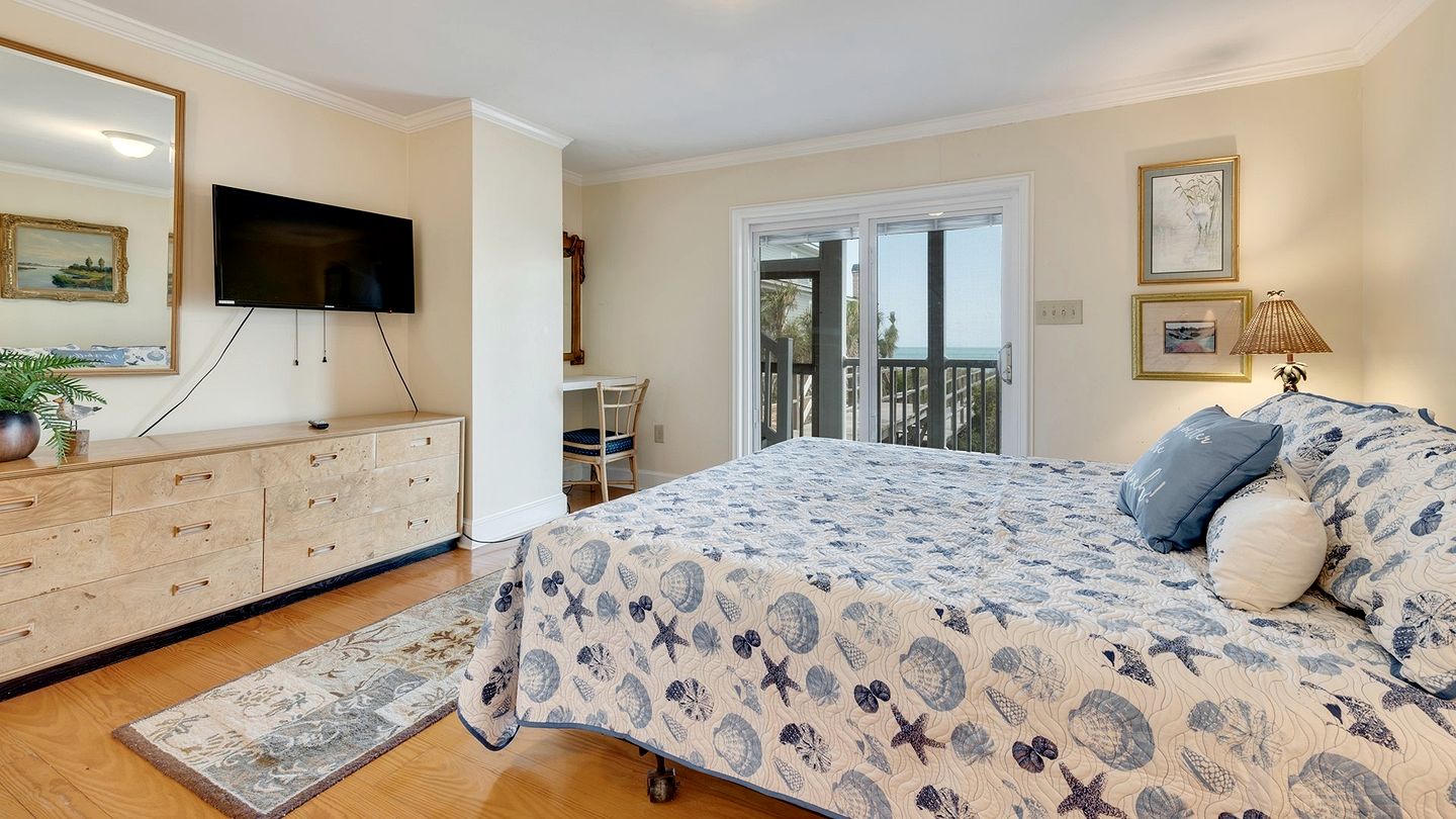 Expansive Beach House in Gated Community with Ocean Views in Georgetown, South Carolina