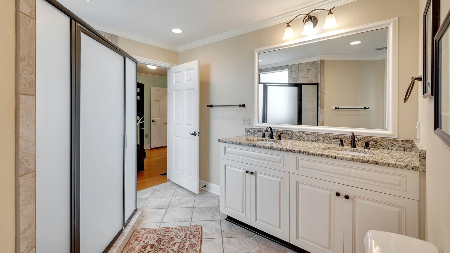 Expansive Beach House in Gated Community with Ocean Views in Georgetown, South Carolina