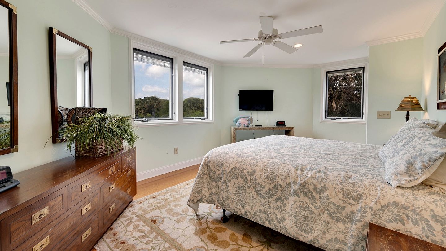 Expansive Beach House in Gated Community with Ocean Views in Georgetown, South Carolina