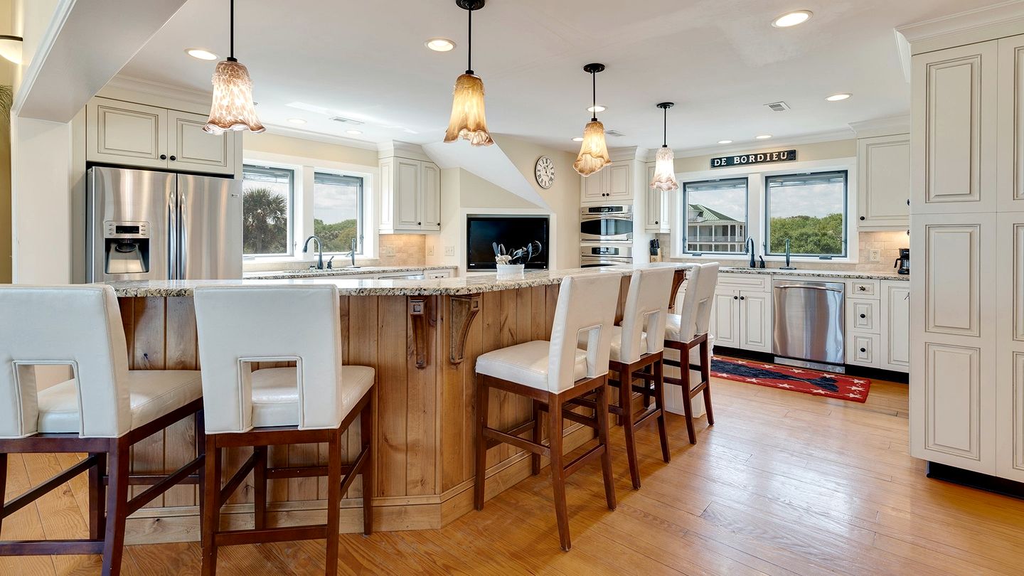 Expansive Beach House in Gated Community with Ocean Views in Georgetown, South Carolina