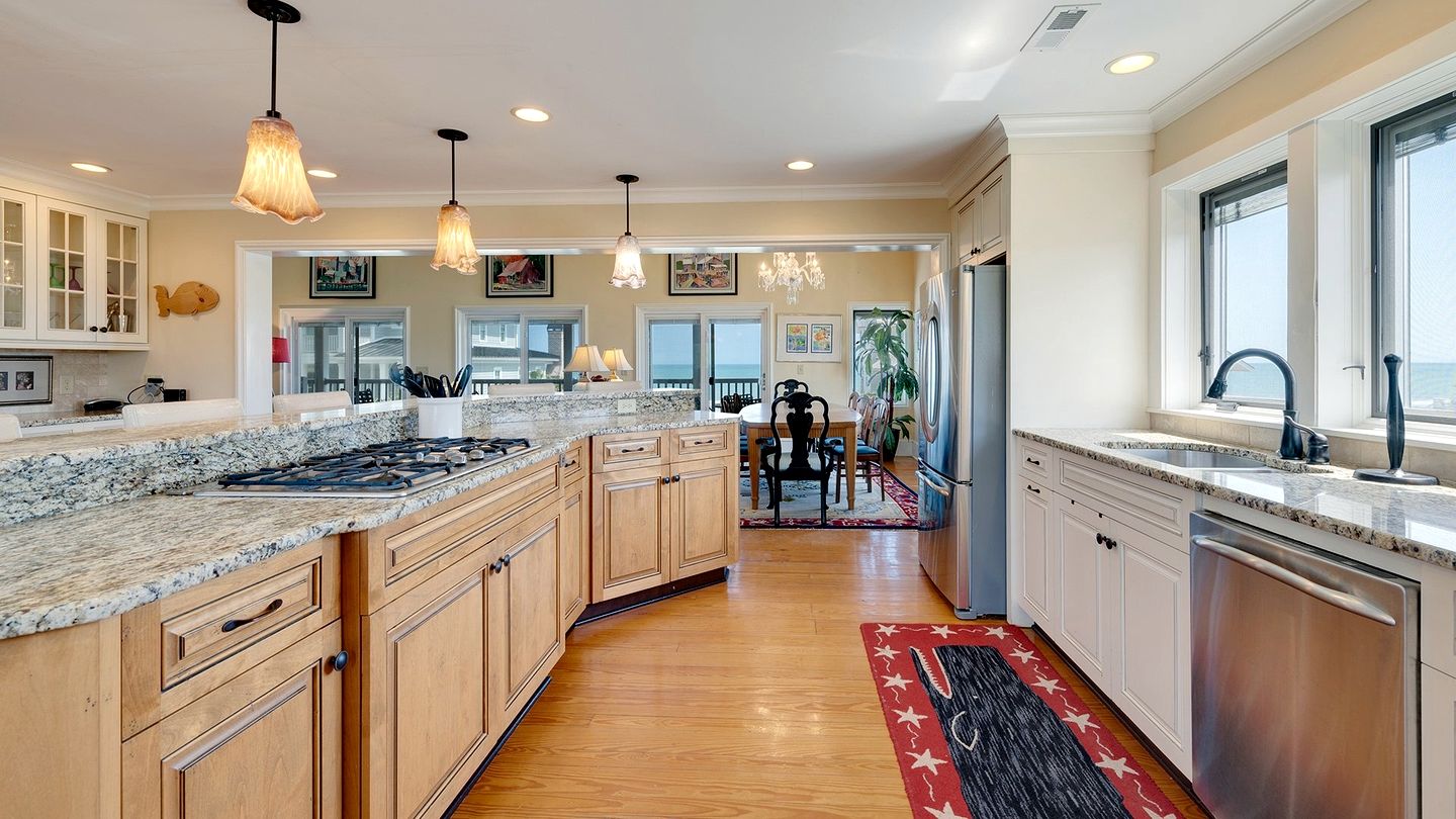 Expansive Beach House in Gated Community with Ocean Views in Georgetown, South Carolina