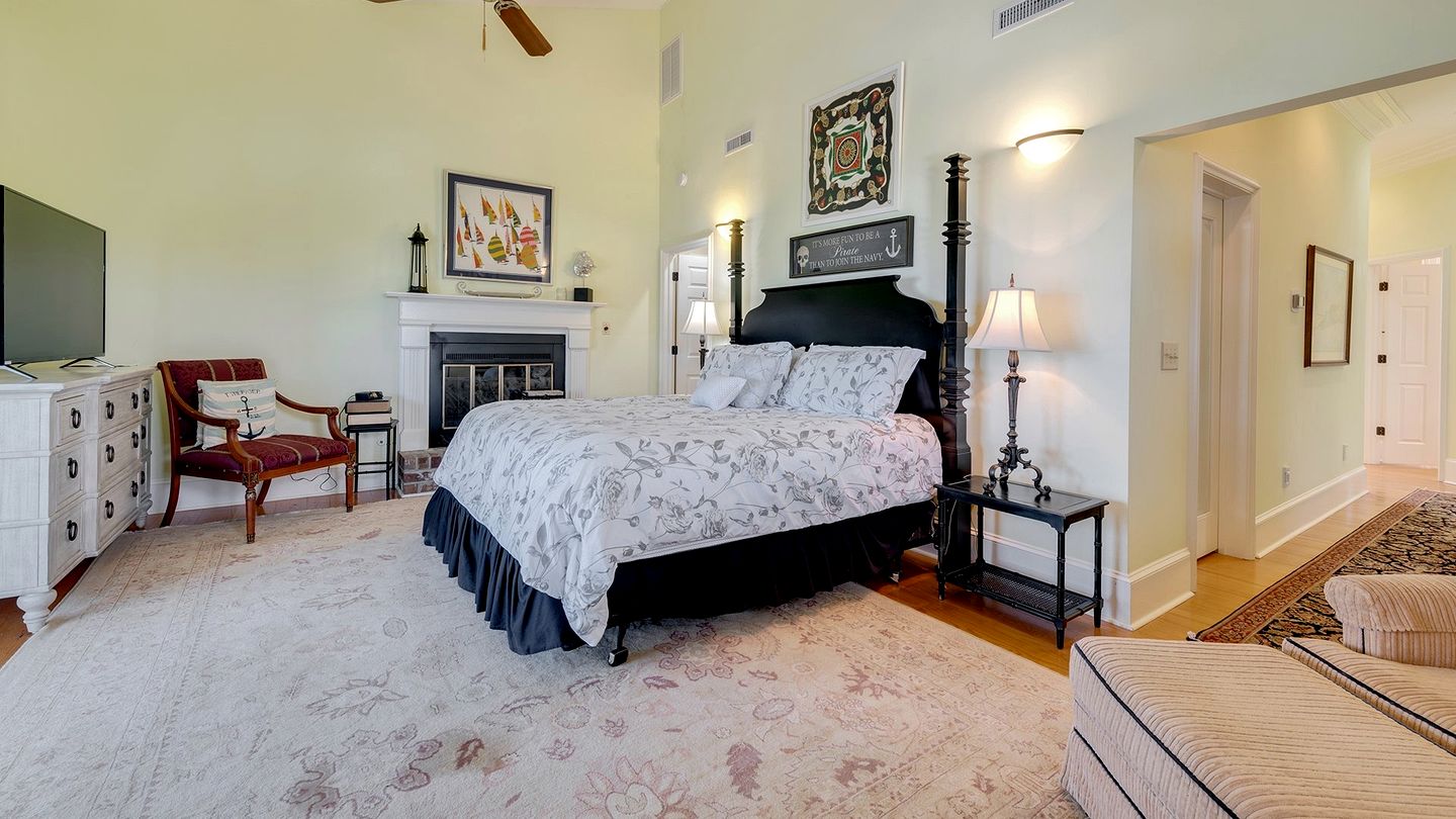 Expansive Beach House in Gated Community with Ocean Views in Georgetown, South Carolina