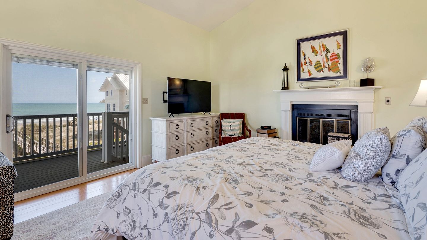 Expansive Beach House in Gated Community with Ocean Views in Georgetown, South Carolina