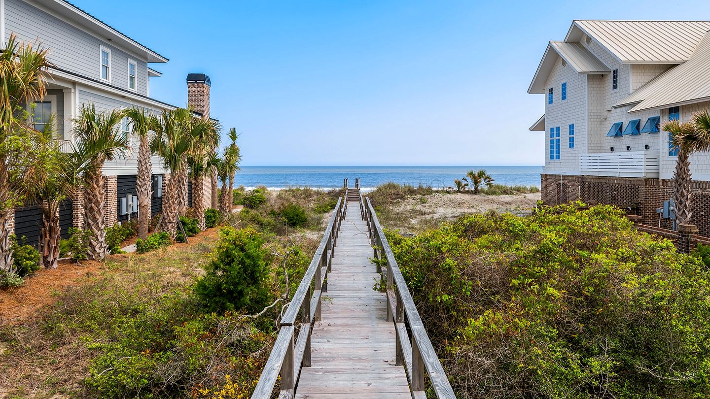 Expansive Beach House in Gated Community with Ocean Views in Georgetown, South Carolina