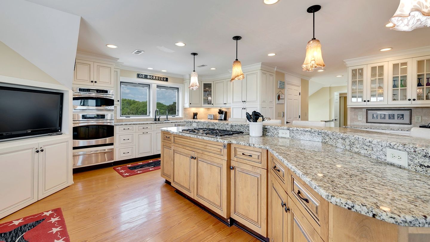 Expansive Beach House in Gated Community with Ocean Views in Georgetown, South Carolina