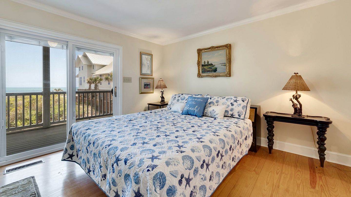 Expansive Beach House in Gated Community with Ocean Views in Georgetown, South Carolina