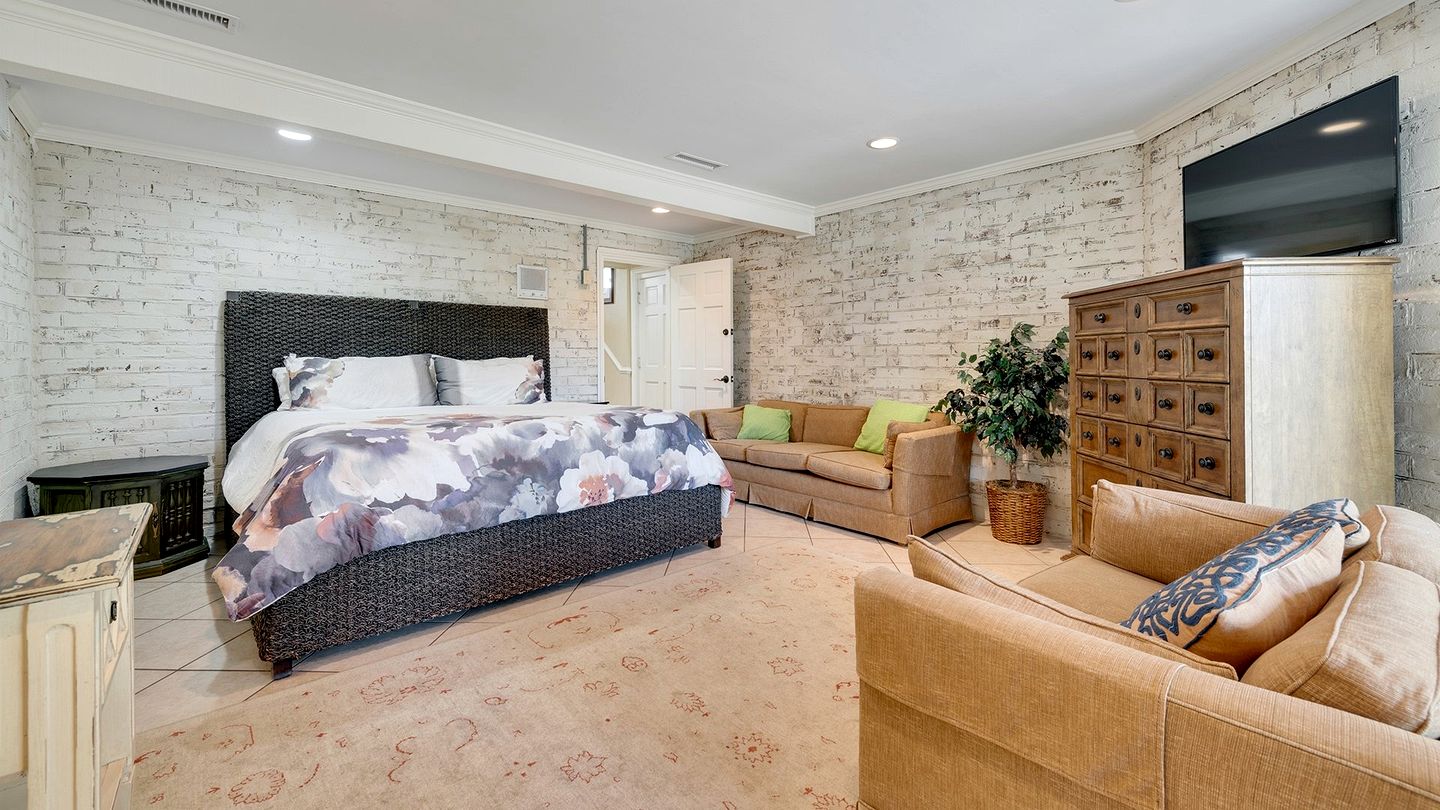 Expansive Beach House in Gated Community with Ocean Views in Georgetown, South Carolina