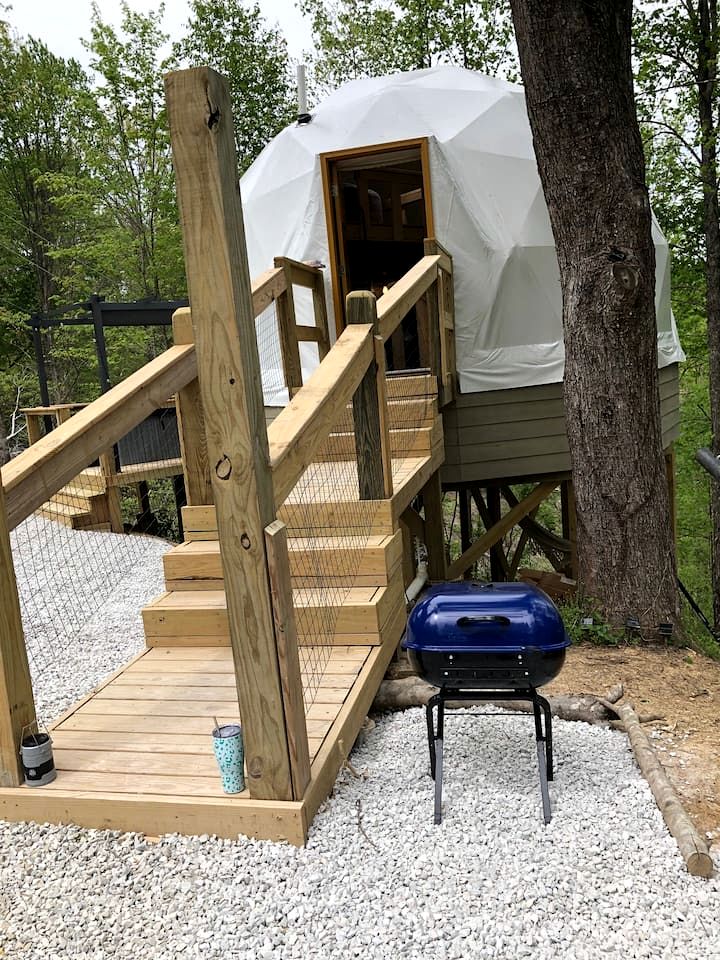 Cozy Dome Stay with Hot Tub near Natural Bridge & Red River Gorge, Kentucky