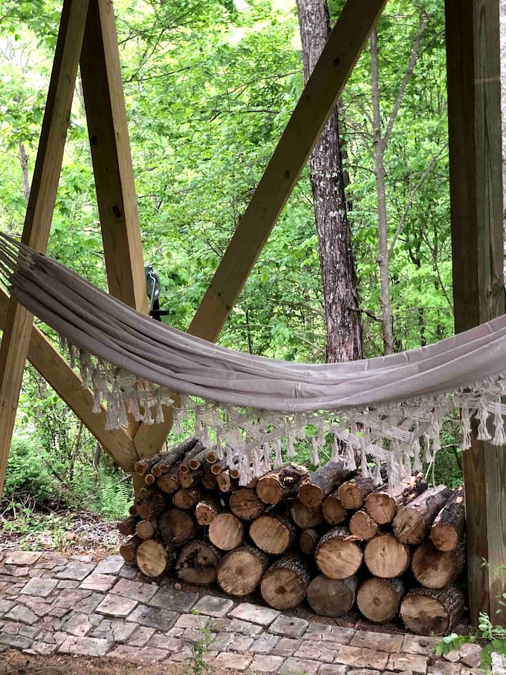 Cozy Dome Stay with Hot Tub near Natural Bridge & Red River Gorge, Kentucky