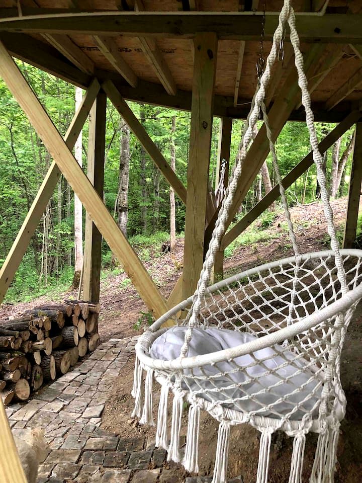 Cozy Dome Stay with Hot Tub near Natural Bridge & Red River Gorge, Kentucky