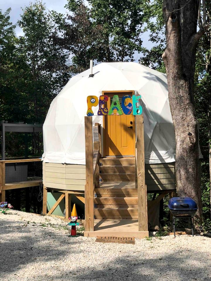 Cozy Dome Stay with Hot Tub near Natural Bridge & Red River Gorge, Kentucky