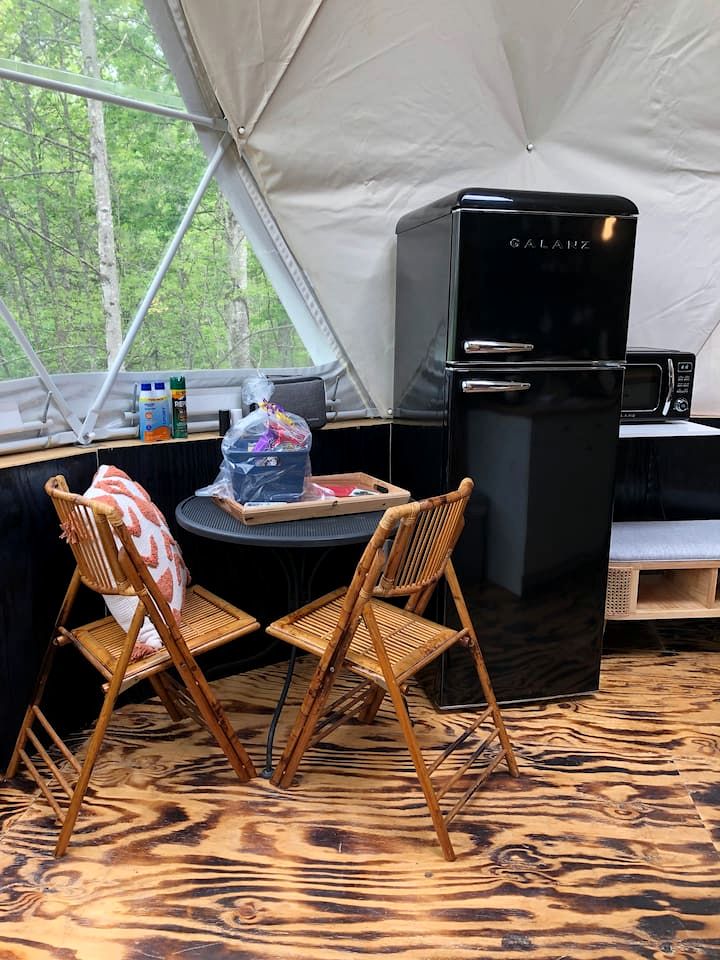 Cozy Dome Stay with Hot Tub near Natural Bridge & Red River Gorge, Kentucky