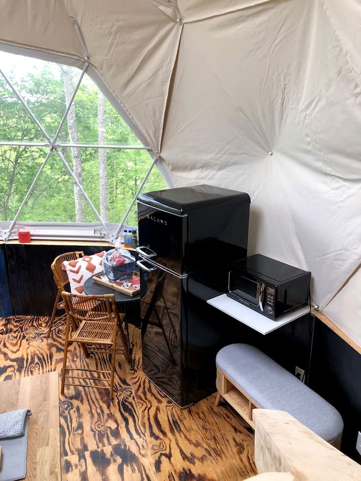 Cozy Dome Stay with Hot Tub near Natural Bridge & Red River Gorge, Kentucky