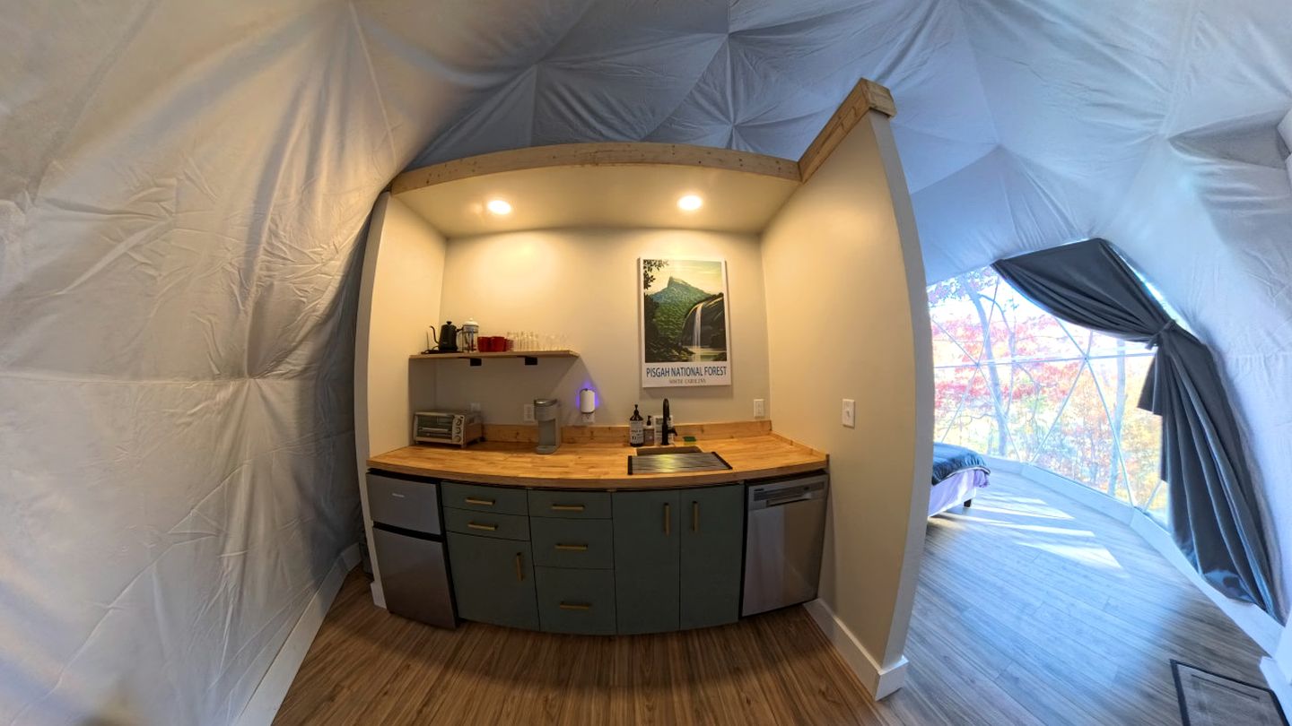Luxury Geodome with Sauna, Hot Tub & Mountain Views near Pisgah National Forest, North Carolina
