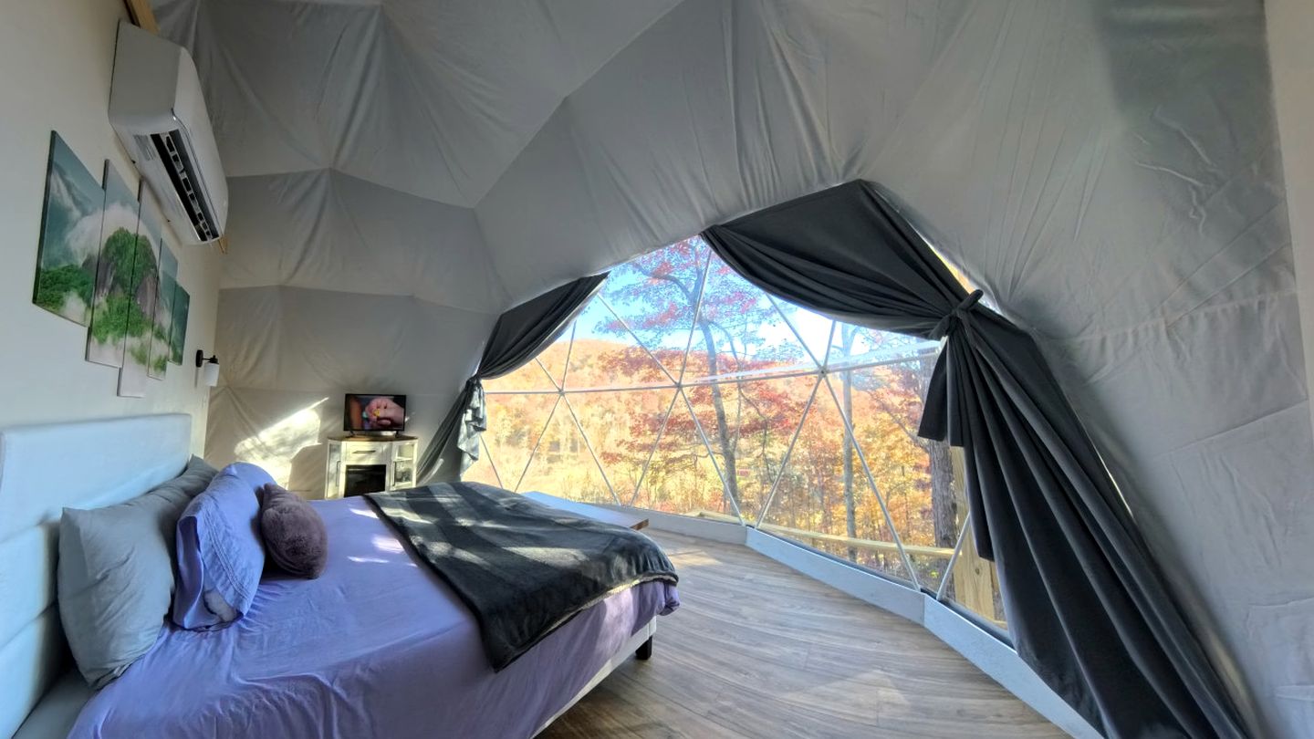 Luxury Geodome with Sauna, Hot Tub & Mountain Views near Pisgah National Forest, North Carolina