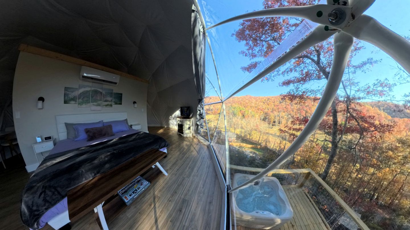 Luxury Geodome with Sauna, Hot Tub & Mountain Views near Pisgah National Forest, North Carolina