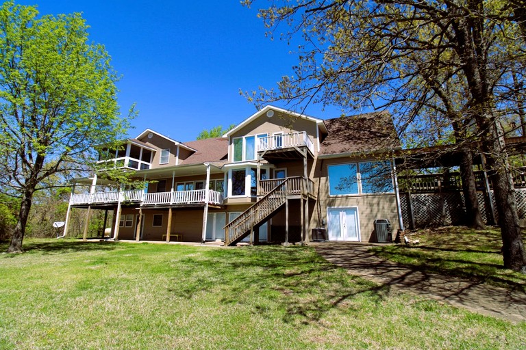 Charming Villa Ideal Escape for Big Groups in Branson, Missouri