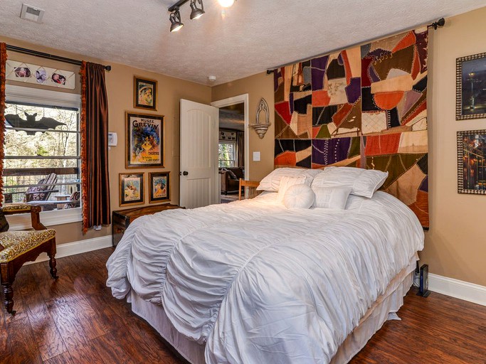 Vacation Rentals (Hendersonville, North Carolina, United States)