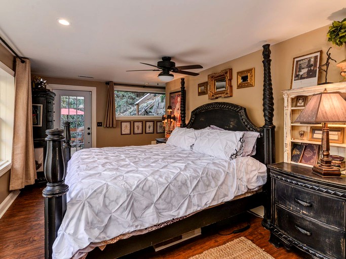 Vacation Rentals (Hendersonville, North Carolina, United States)