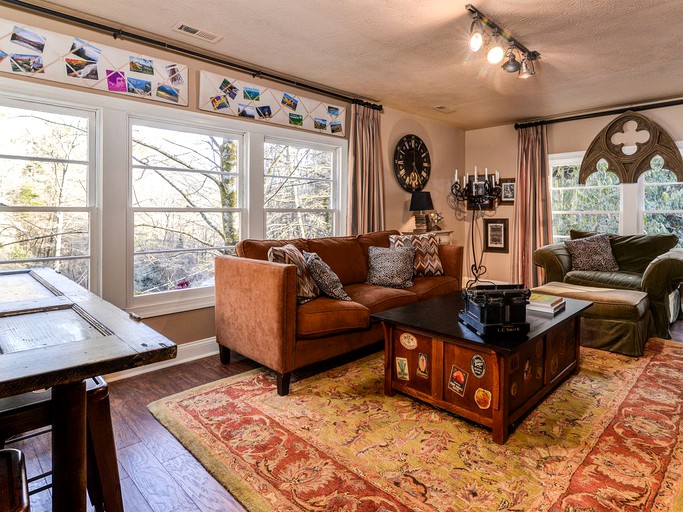 Vacation Rentals (Hendersonville, North Carolina, United States)