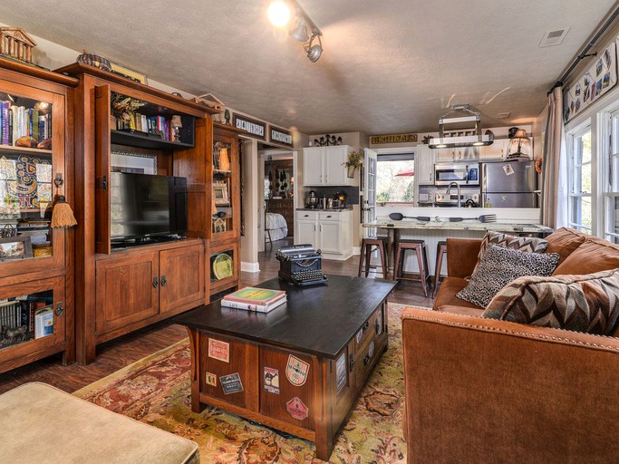 Vacation Rentals (Hendersonville, North Carolina, United States)