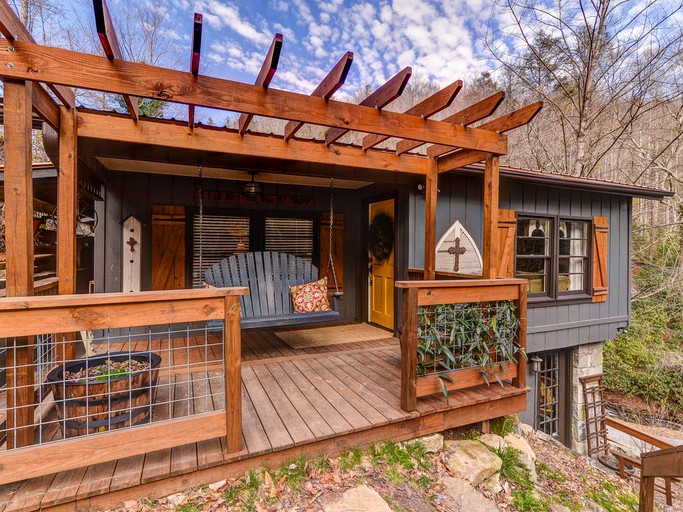 Vacation Rentals (Hendersonville, North Carolina, United States)