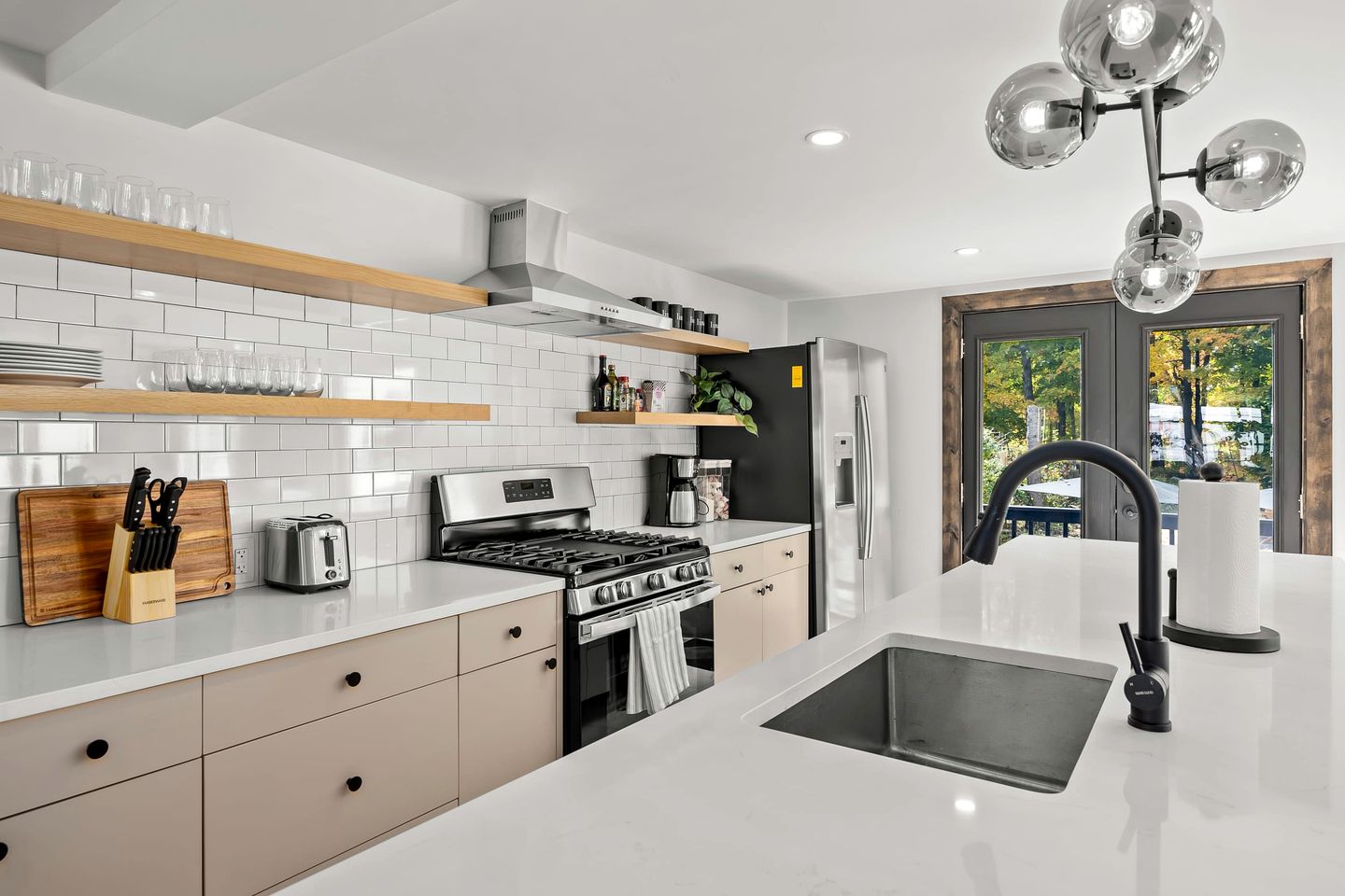 Beautiful Modern Cabin with BBQ, Fire Pit and Picnic Area in New York