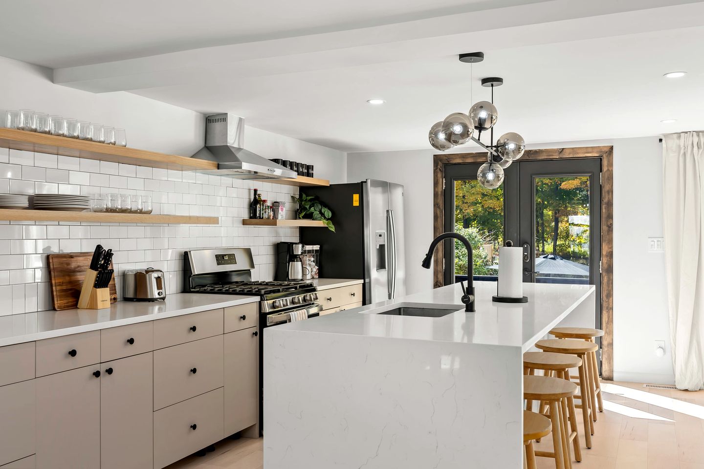 Beautiful Modern Cabin with BBQ, Fire Pit and Picnic Area in New York