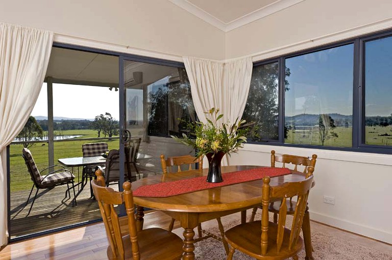 Cottages (Quorrobolong, New South Wales, Australia)