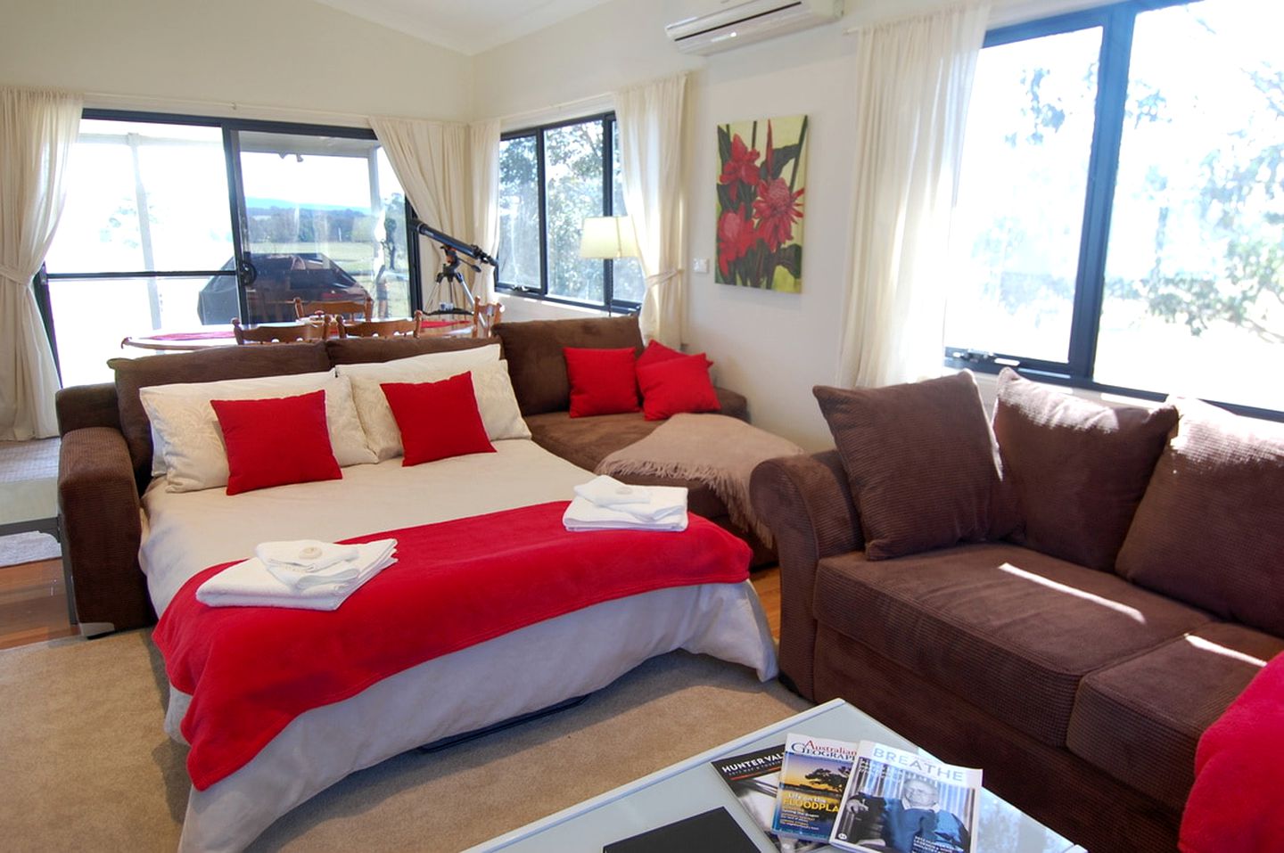 Peaceful Farmhouse Cottage Rental with a Hot Tub in Quorrobolong, New South Wales