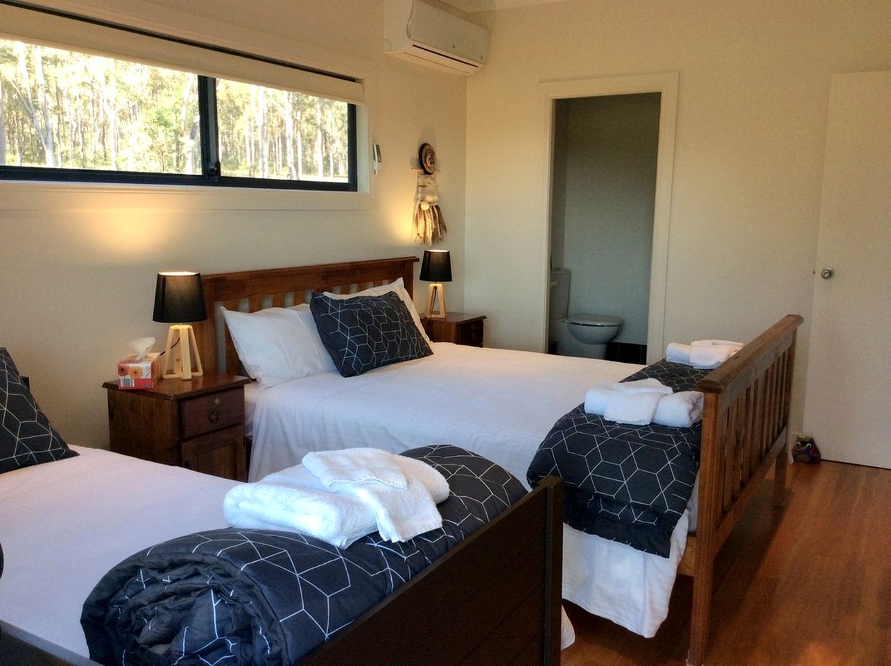 Peaceful Farmhouse Cottage Rental with a Hot Tub in Quorrobolong, New South Wales