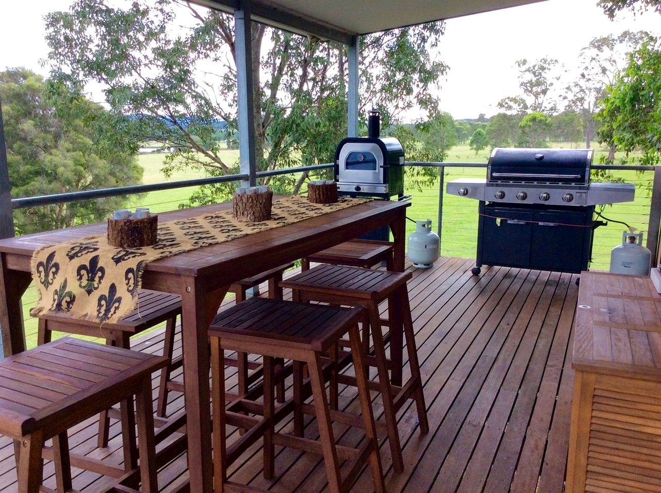 Peaceful Farmhouse Cottage Rental with a Hot Tub in Quorrobolong, New South Wales