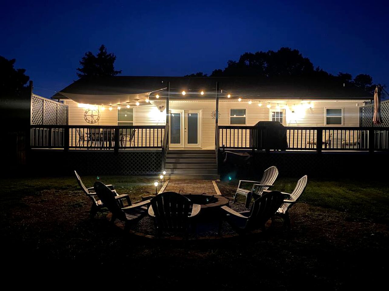 Pet-Friendly Cottage with Fully Equipped Deck and Garden in Huntersville, North Carolina