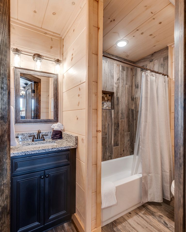 Outstanding Cabin with Game Room, Jacuzzi and Cinema Room in Tennessee