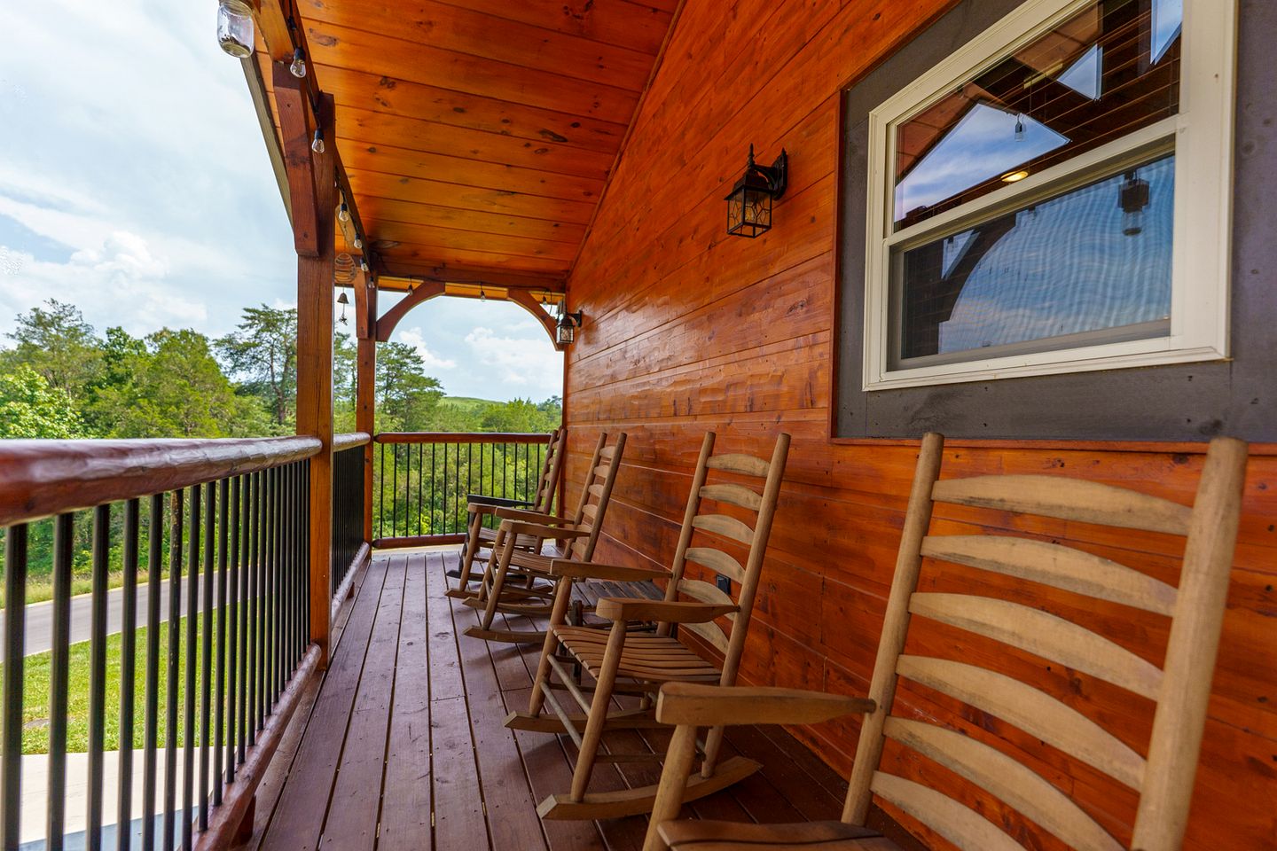 Outstanding Cabin with Game Room, Jacuzzi and Cinema Room in Tennessee